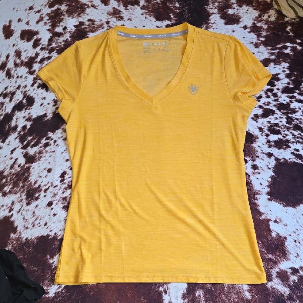 Ariat Women's Sunlit Yellow V-Neck Tee